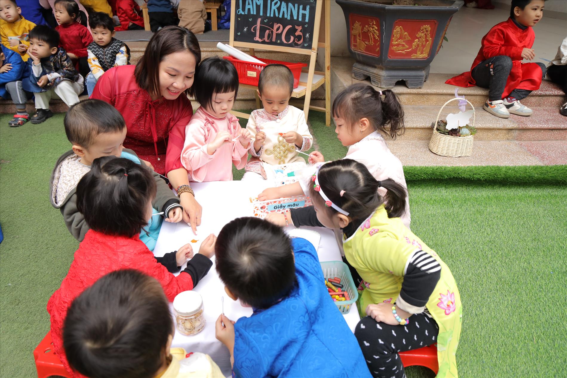 Chuỗi hoạt động của các bé lớp MGB C3: “Chào mừng ngày Quốc tế phụ nữ 8/3”