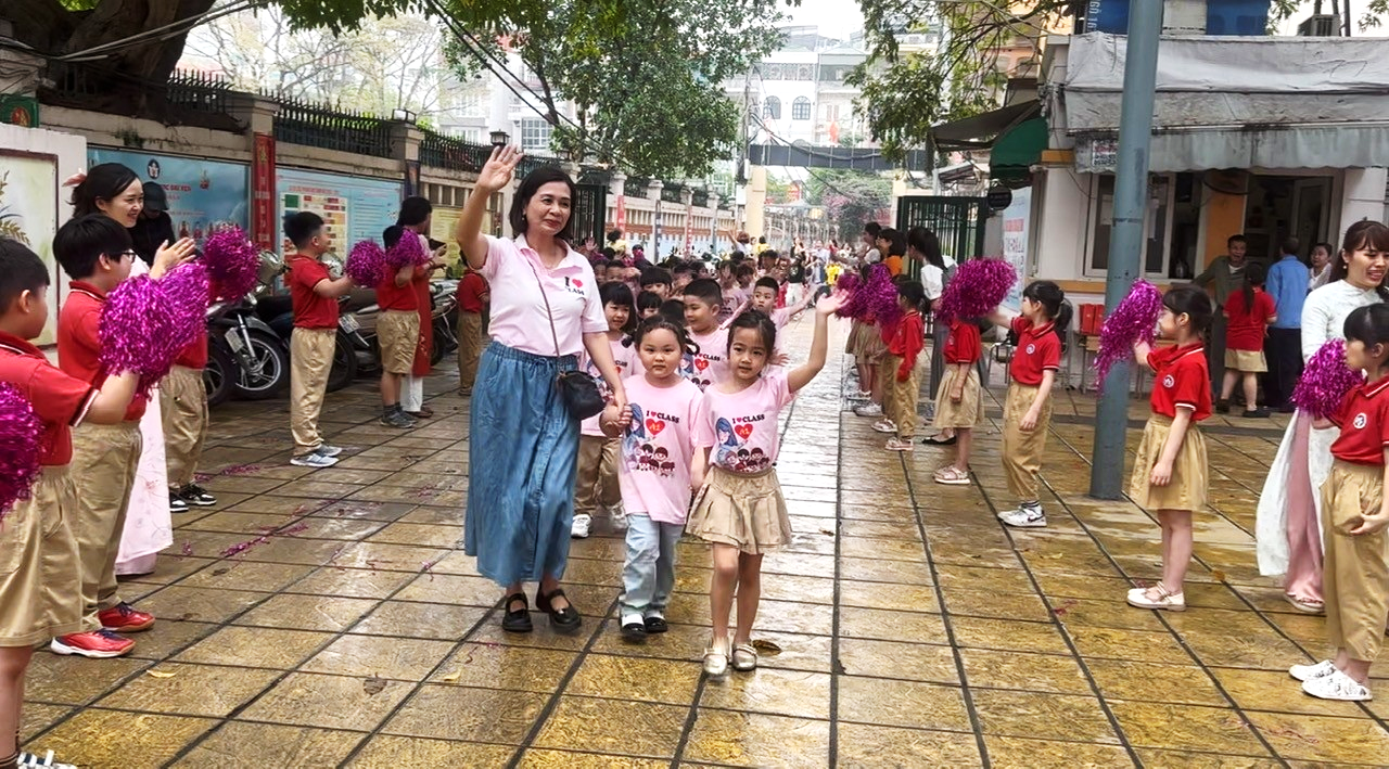 Hoạt động trải nghiệm của các bé lớp A1 tại trường tiểu học Đại Yên