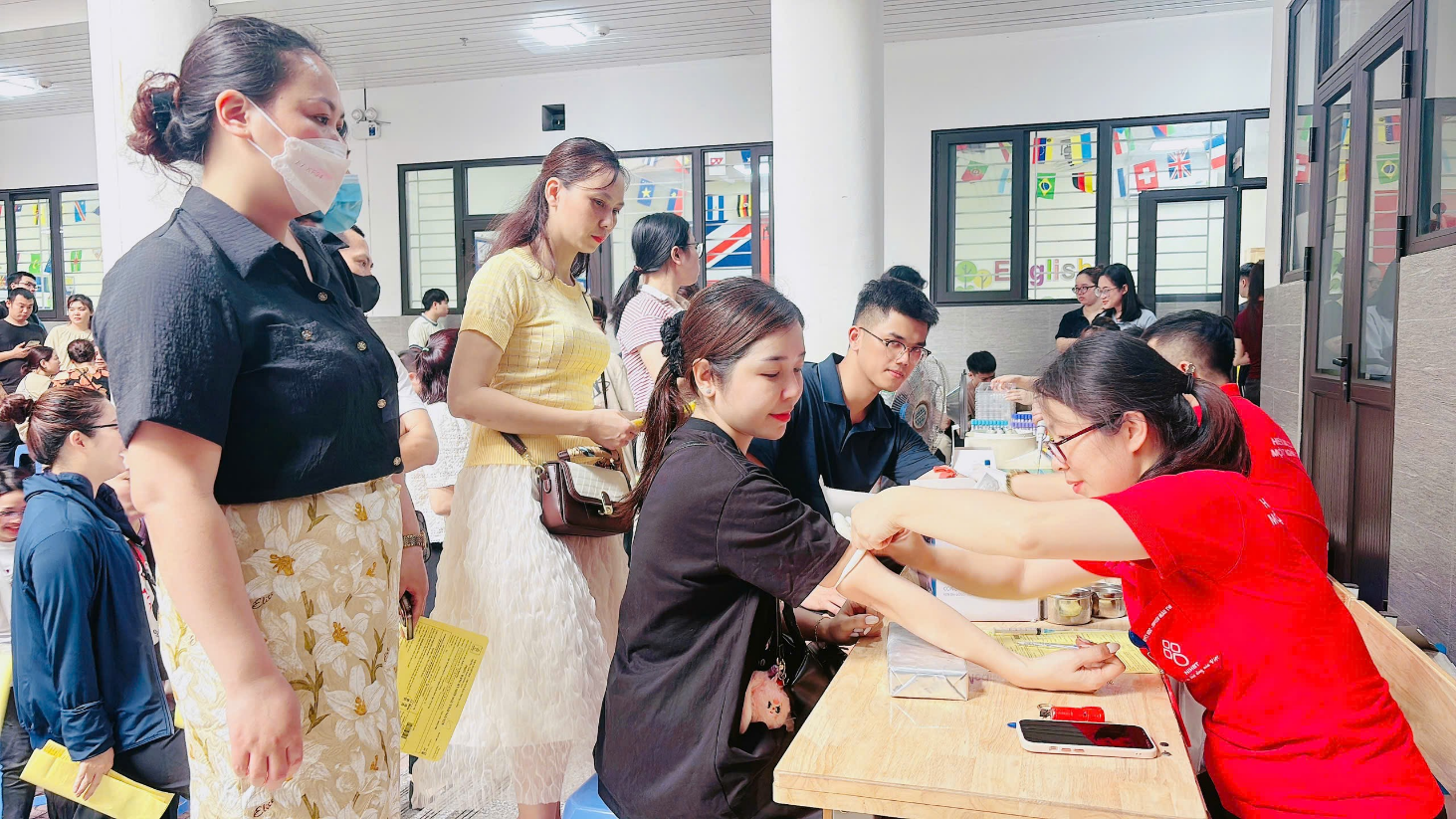 Hiến máu nhân đạo - Nghĩa cử cao đẹp của Đoàn viên Công đoàn Trường Mẫu giáo số 10.