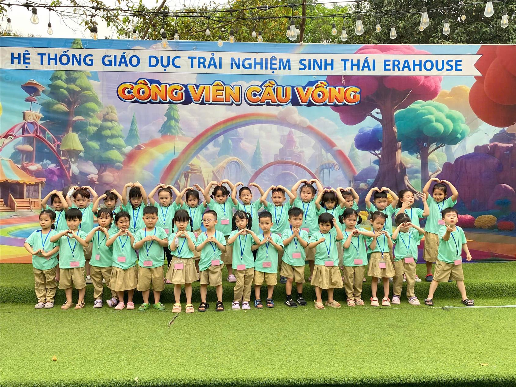 Hoạt động trải nghiệm tại công viên cầu vồng của các con lớp MGN – B3 Trường mẫu giáo số 10.