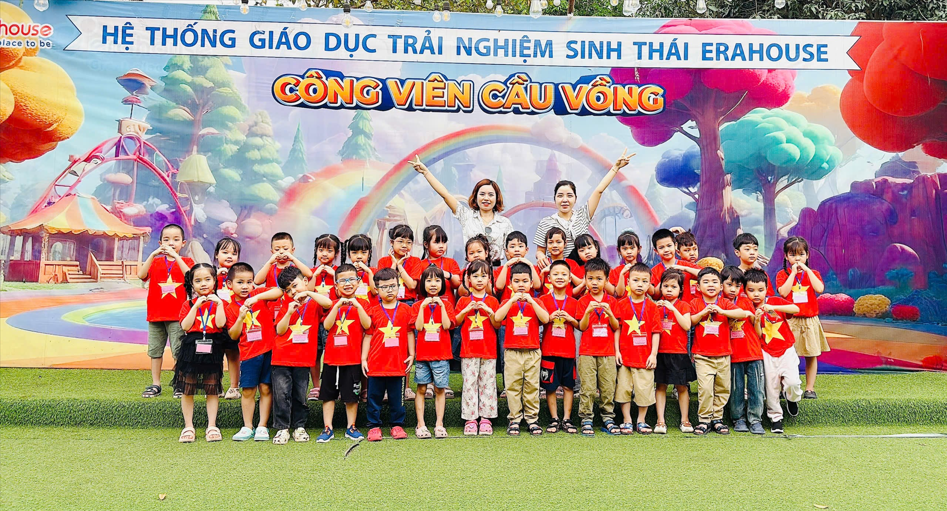 Lớp MGL A2 hào hứng và thích thú tham quan trải nghiệm tại Công viên Cầu vồng.