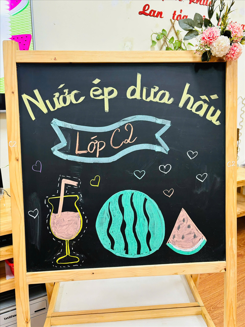 Hoạt động trải nghiệm “Làm nước ép dưa hấu” lớp C2