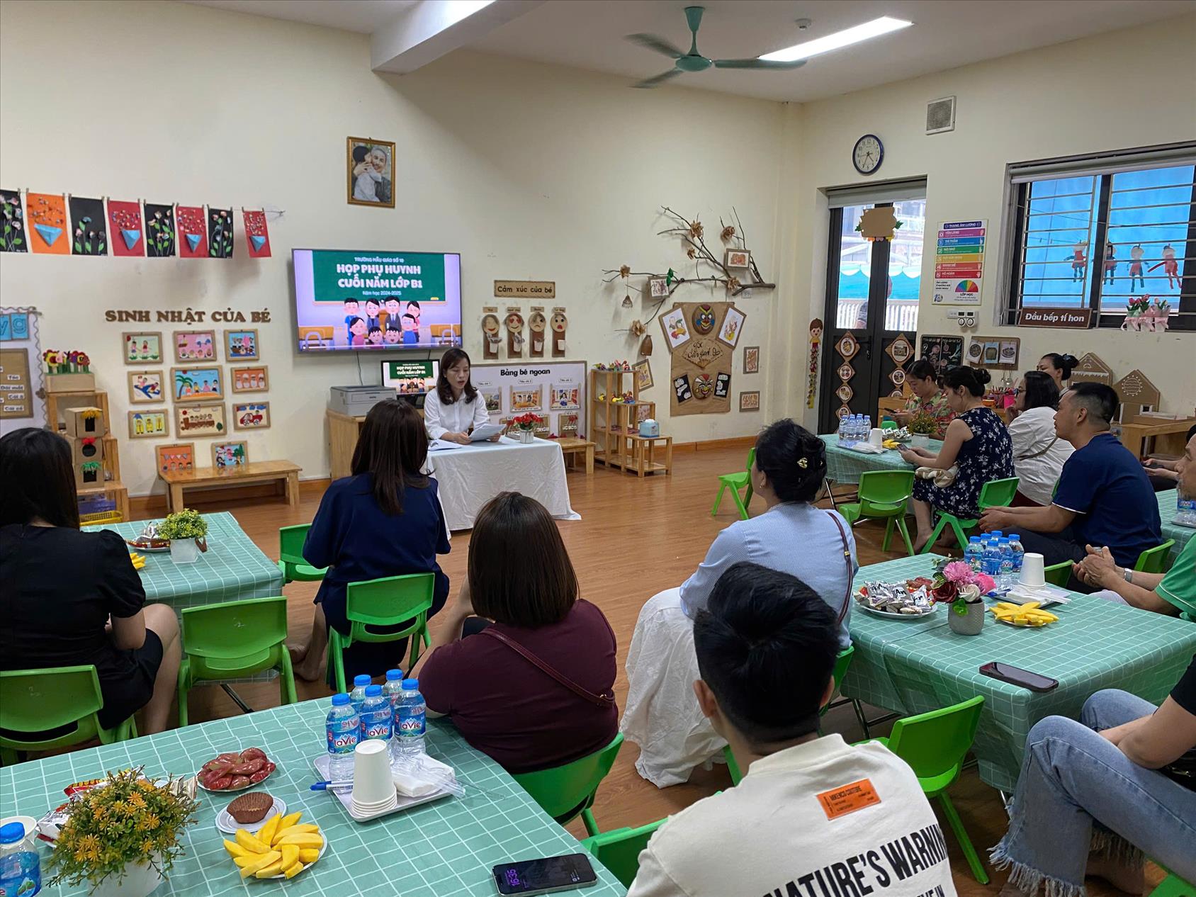 Lớp B1 tổ chức buổi “ Gặp gỡ cuối năm- Cùng con khôn lớn”