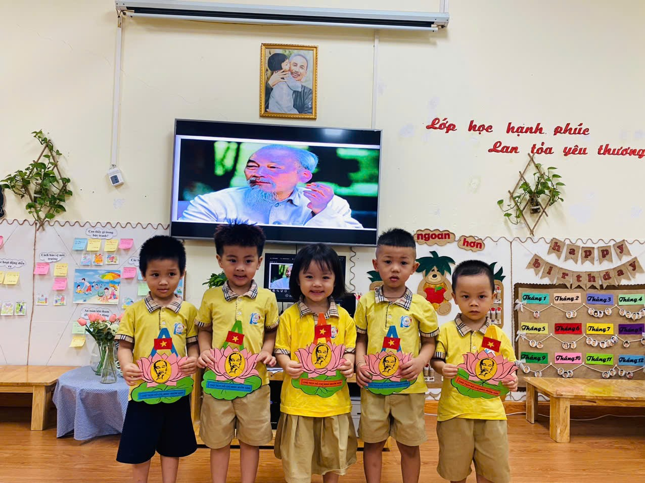 Lớp MGB C2 tỏ lòng biết ơn Bác Hồ nhân dịp kỷ niệm sinh nhật Bác.