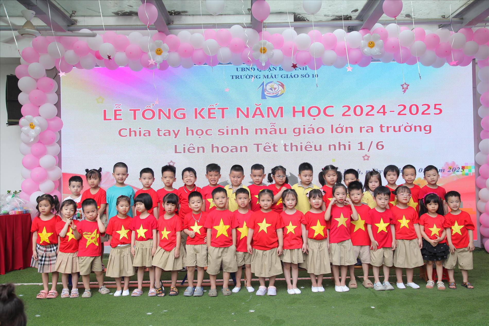 " Tạm biệt năm học đã qua" - lớp B1  cùng nhau tham dự lễ bế giảng năm học 2024-2025