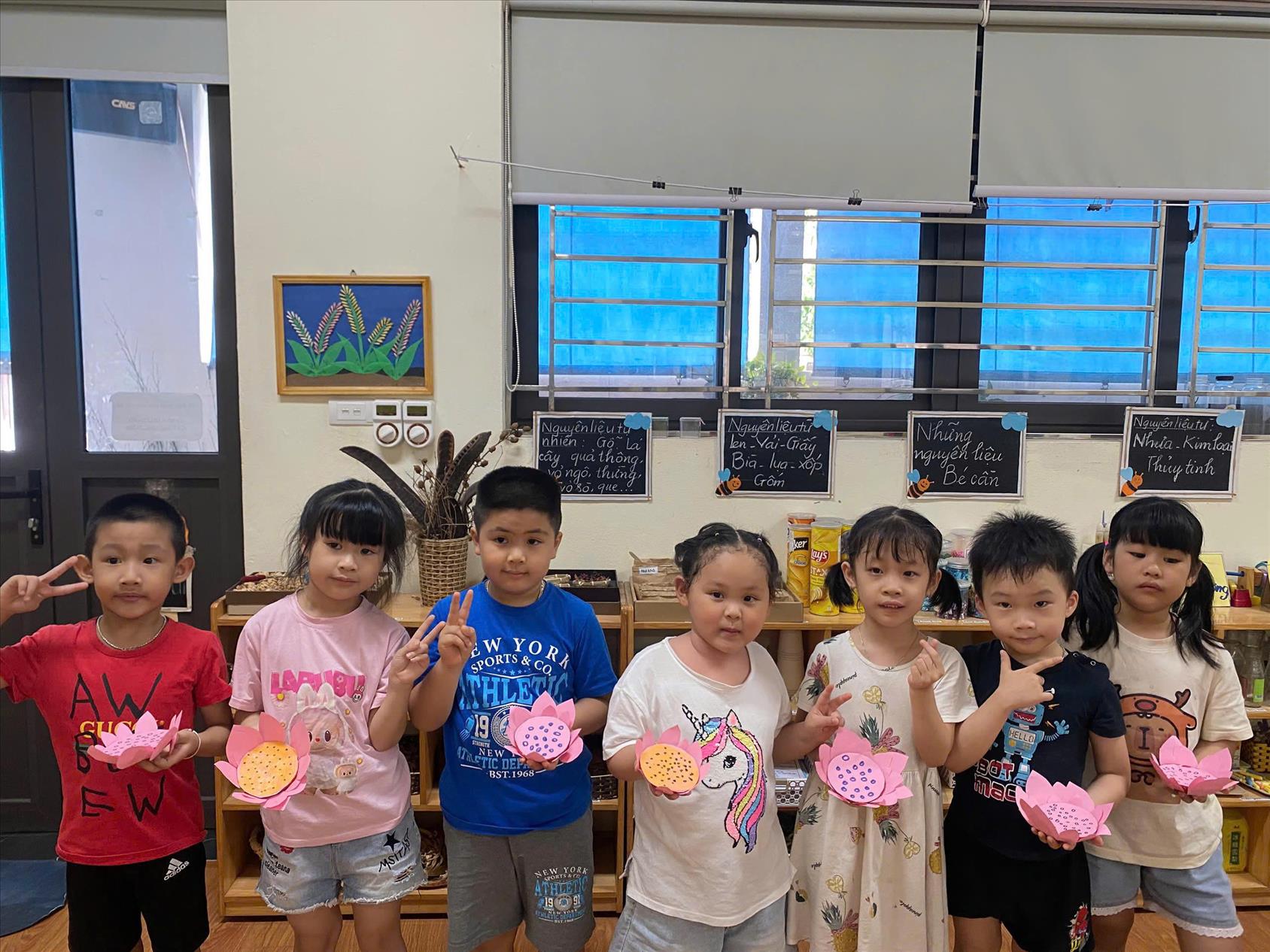 Các bé lớp B1, A1 tạo hình Hoa sen