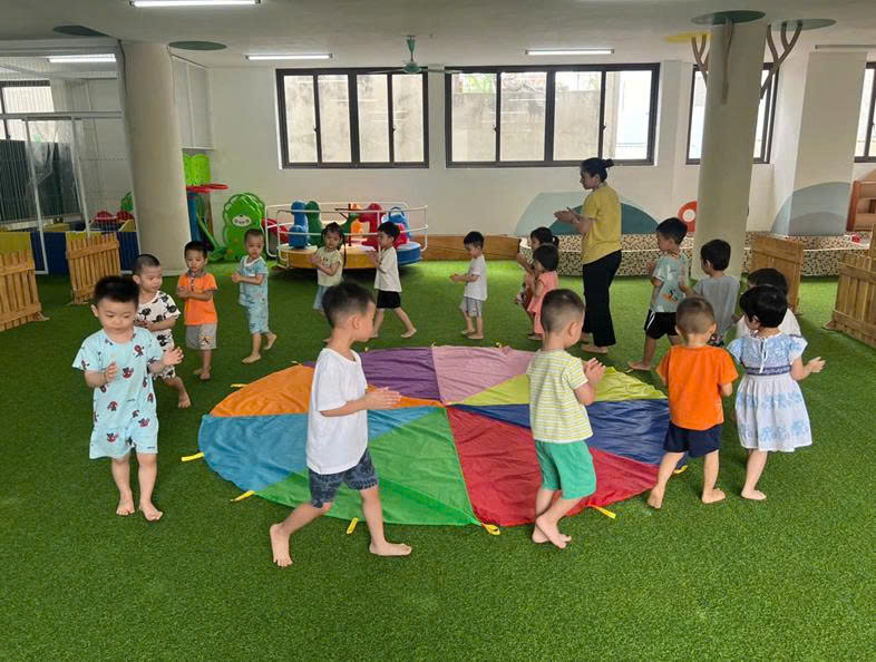 Các bé lớp C1 và C2 với hoạt động trải nghiệm vui vẻ