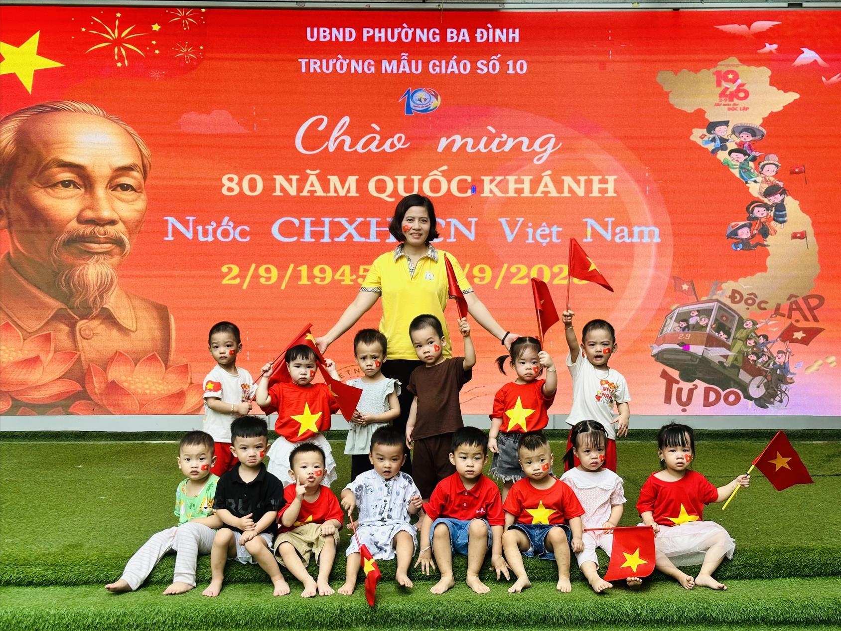 Việt Nam trong bé nhân ngày kỷ niệm 80 năm Quốc Khánh 2/9 tại Trường Mẫu giáo số 10 của các bé lớp D2