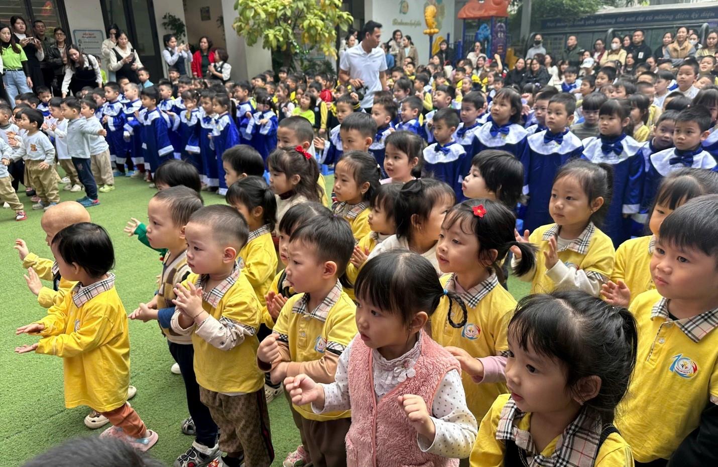 BUỔI LỄ CHÀO ĐÓN NĂM MỚI CÙNG CÁC BÉ LỚP MẪU GIÁO BÉ C2