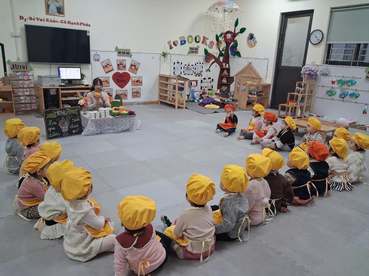 Hoạt động trải nghiệm nội trợ làm “Sữa chưa dầm hoa quả” đầy niềm vui cùng các bạn nhỏ lớp D1