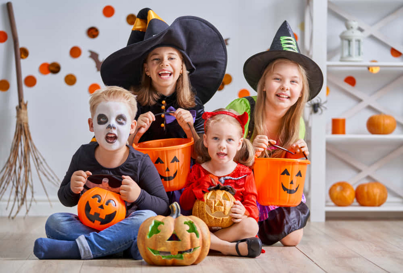 Halloween là cơ hội để bé hóa trang Phù thủy