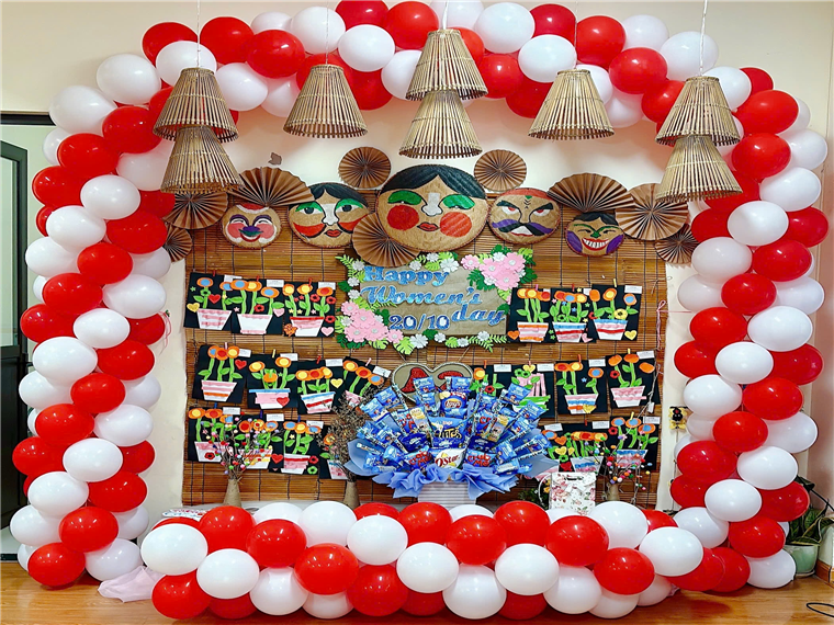 Ảnh có chứa Đồ dùng cho tiệc, giáng sinh, đồ trang trí, Hạt

Mô tả được tạo tự động