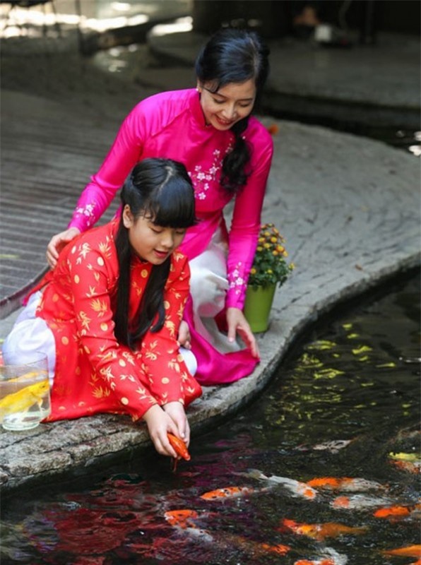 Thả cá chép tiễn ông Công ông Táo giờ nào tốt? - Tạp chí Doanh nghiệp Việt  Nam