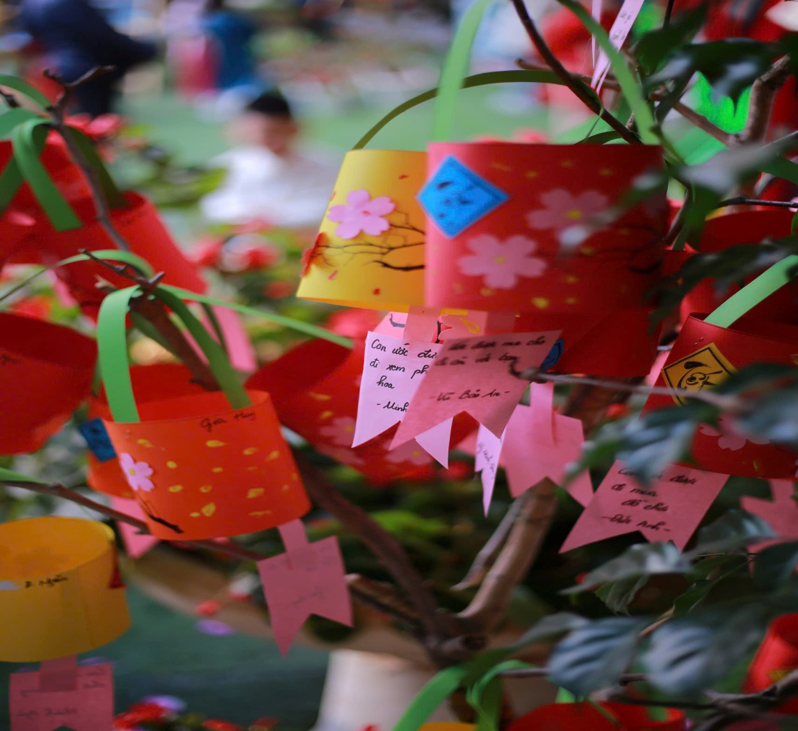 C:\Users\Techsi.vn\Desktop\đèn lồng.jpg