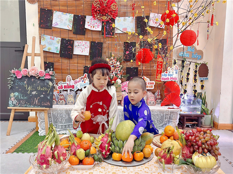 Ảnh có chứa trái cây, Thiết kế hoa cỏ, Cắm hoa, người

Mô tả được tạo tự động