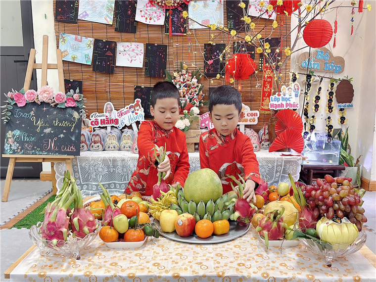 Ảnh có chứa Thiết kế hoa cỏ, Cắm hoa, hoa, Thức ăn tự nhiên

Mô tả được tạo tự động