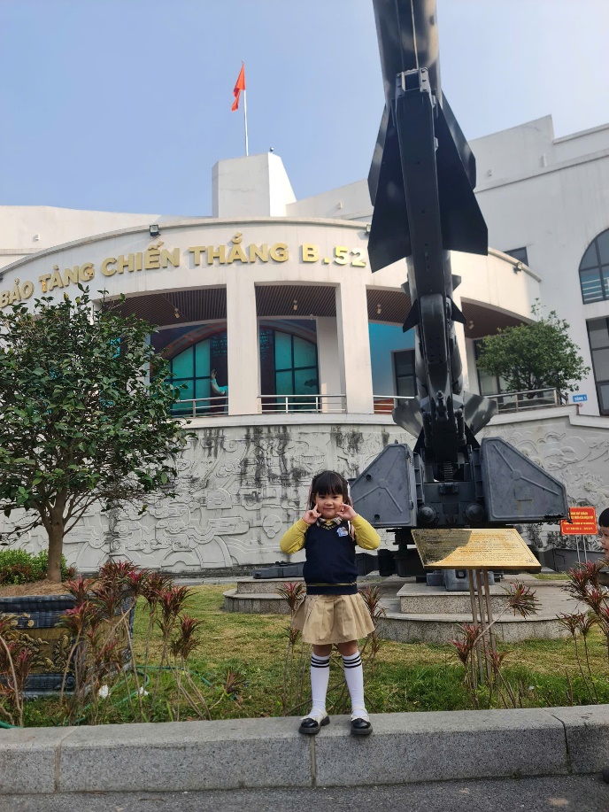 C:\Users\Mss Ban\Desktop\anh b52\z7344538885344_fcae9cb41e9367b3c783abdd1985c461.jpg