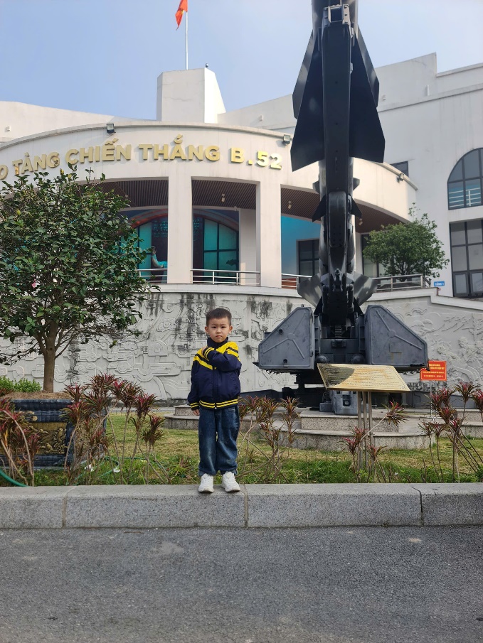 C:\Users\Mss Ban\Desktop\anh b52\z7344538865913_4a1fda33a383b8f8d9741a61dd8691d1.jpg