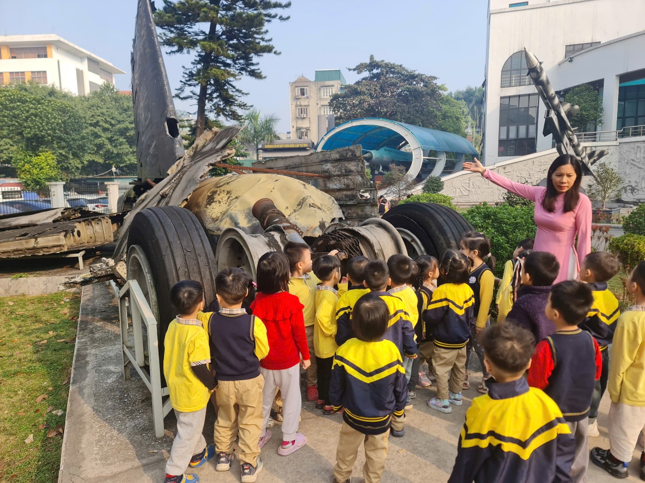 C:\Users\Mss Ban\Desktop\anh b52\z7344540754308_24a910212921053548c03893d63c4cf9.jpg