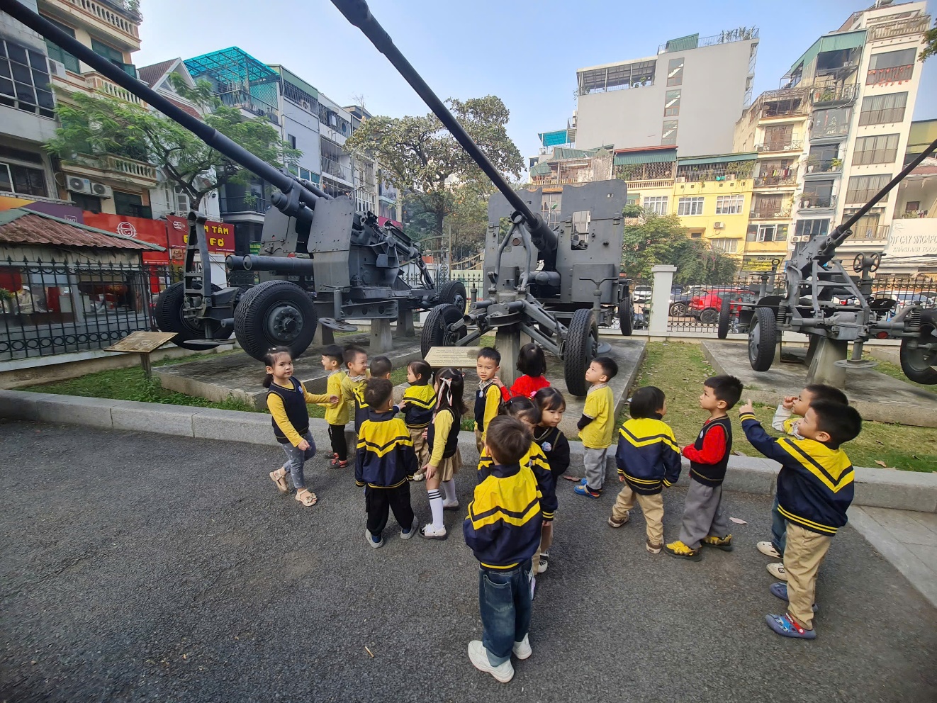 C:\Users\Mss Ban\Desktop\anh b52\z7344540776502_7bd8014b32903f536c25402021834d5f.jpg