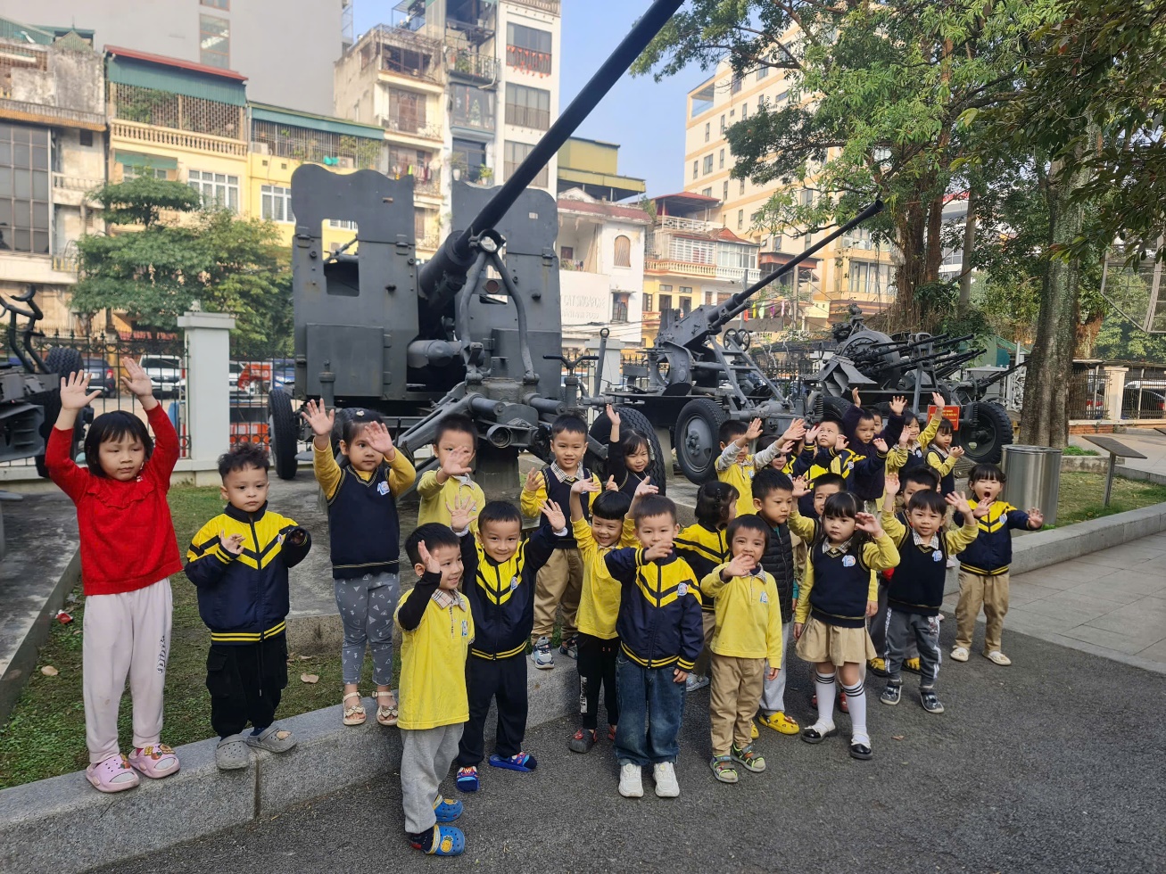 C:\Users\Mss Ban\Desktop\anh b52\z7344540809296_dab904e263f21c5782261afdb83927a8.jpg