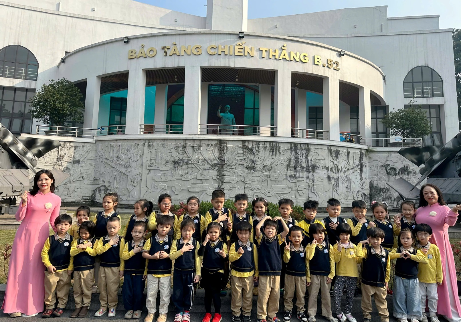 C:\Users\ADMIN\Desktop\A4. 2025-2026\Ảnh\ảnh tháng 12\z7352961473185_7e231d5ff1730d7a9f329266455e1fa9.jpg