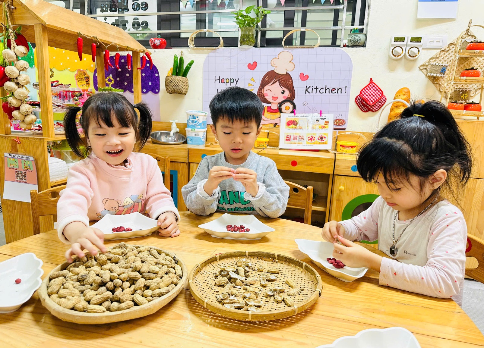 C:\Users\ADMIN\Desktop\A4. 2025-2026\Ảnh\ảnh tháng 12\z7347126770661_f8e5e6819590b80b3aaba9ff4711877d.jpg