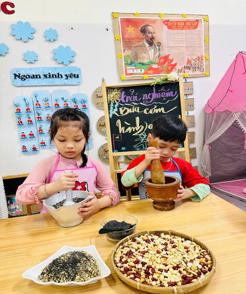 C:\Users\ADMIN\Desktop\A4. 2025-2026\Ảnh\ảnh tháng 12\z7352283623478_c43d05eef7c3c87713c3ea48b5f06cc8.jpg