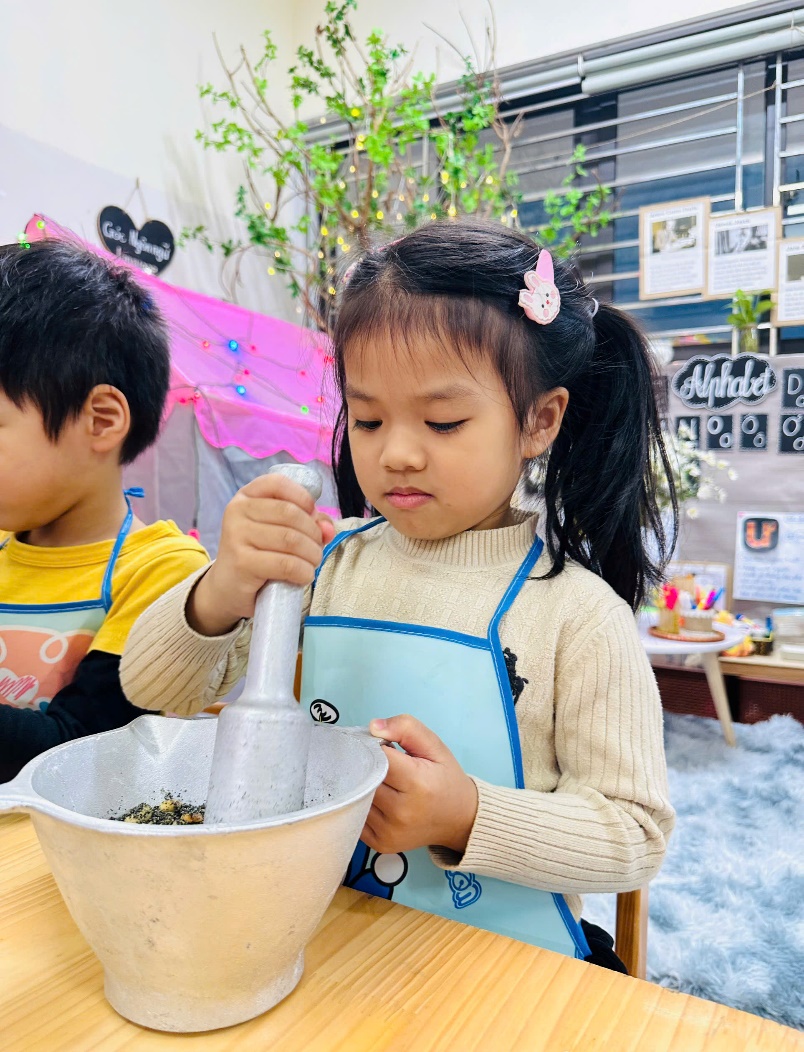 C:\Users\ADMIN\Desktop\A4. 2025-2026\Ảnh\ảnh tháng 12\z7352283647780_5e4e151b6ce4ffff31c6c93ea91c3034.jpg