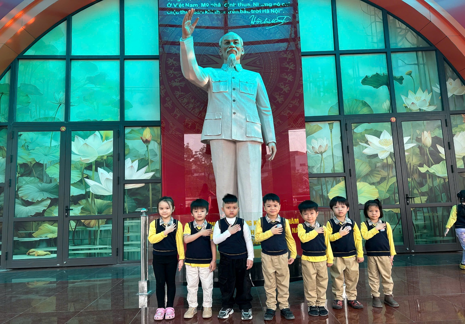 C:\Users\ADMIN\Desktop\A4. 2025-2026\Ảnh\ảnh tháng 12\z7352961651071_156797b534fb5a8ebdb0f0d6091eb883.jpg