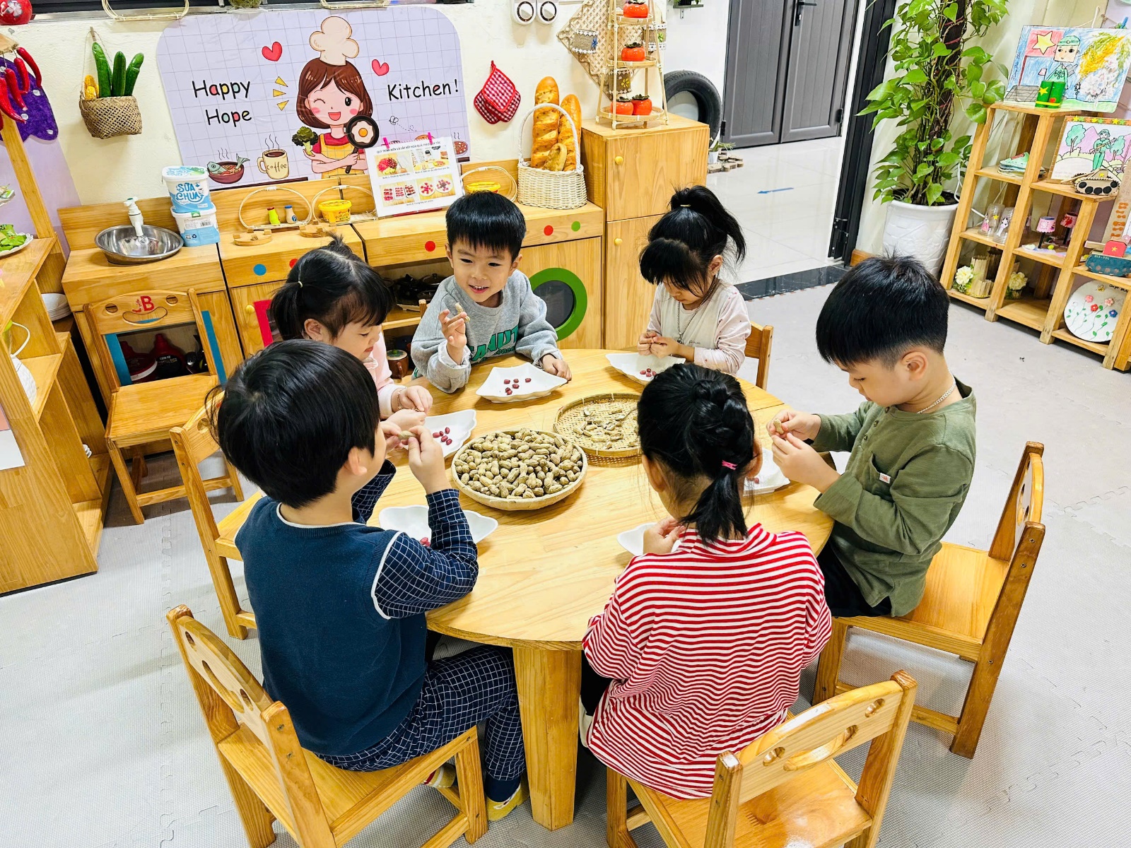 C:\Users\ADMIN\Desktop\A4. 2025-2026\Ảnh\ảnh tháng 12\z7347126705562_baccb35c80c25321c71315acca00fc90.jpg