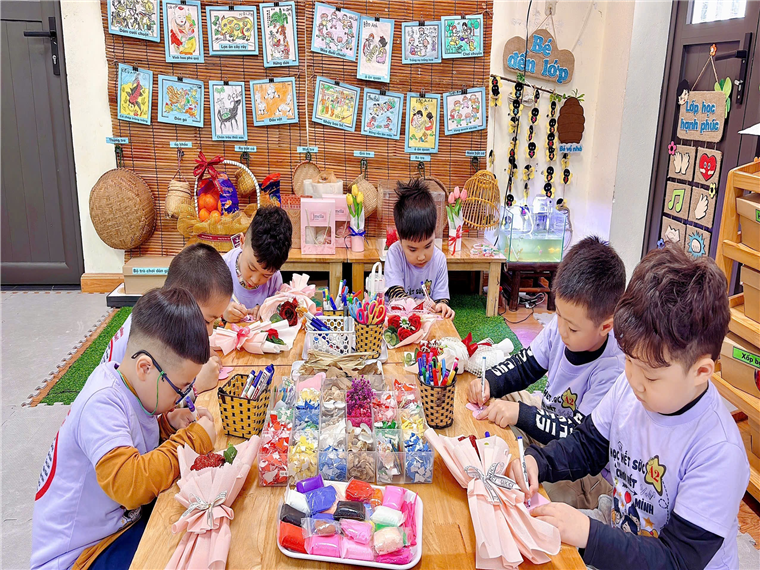 Ảnh có chứa trang phục, cậu bé, trong nhà, trẻ tập đi

Nội dung do AI tạo ra có thể không chính xác.