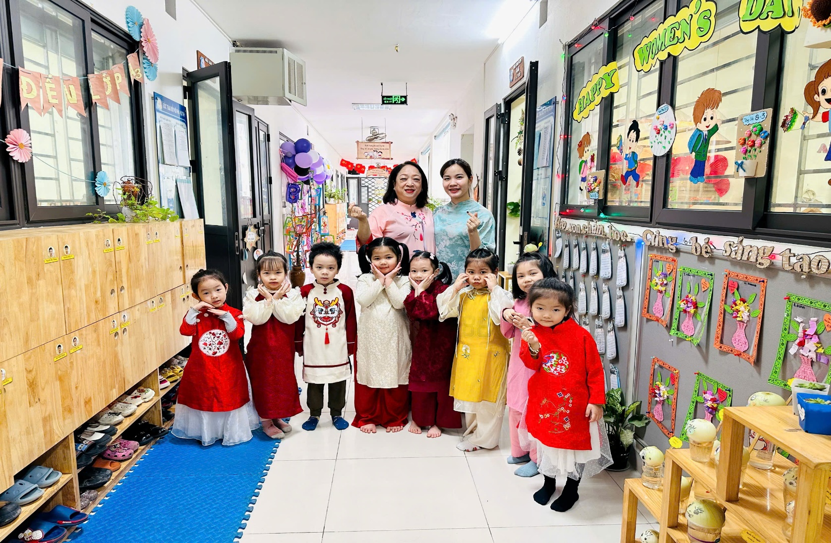 C:\Users\ADMIN\Desktop\ảnh a4. 2024-2025\ảnh 8.3 - triển lãm tranh\z6372736799030_9cc820b1a048298d1b57a131c625cfd7.jpg