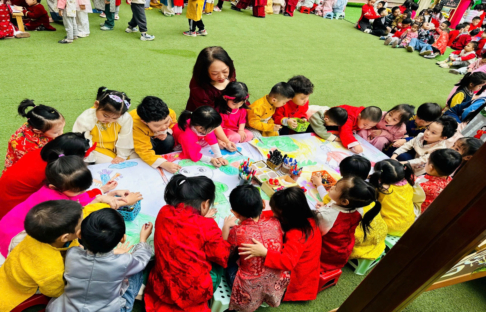 C:\Users\ADMIN\Desktop\ảnh a4. 2024-2025\ảnh 8.3 - triển lãm tranh\z6382842972653_f6efe4afd64c7b2448d14e9eaef584d5.jpg