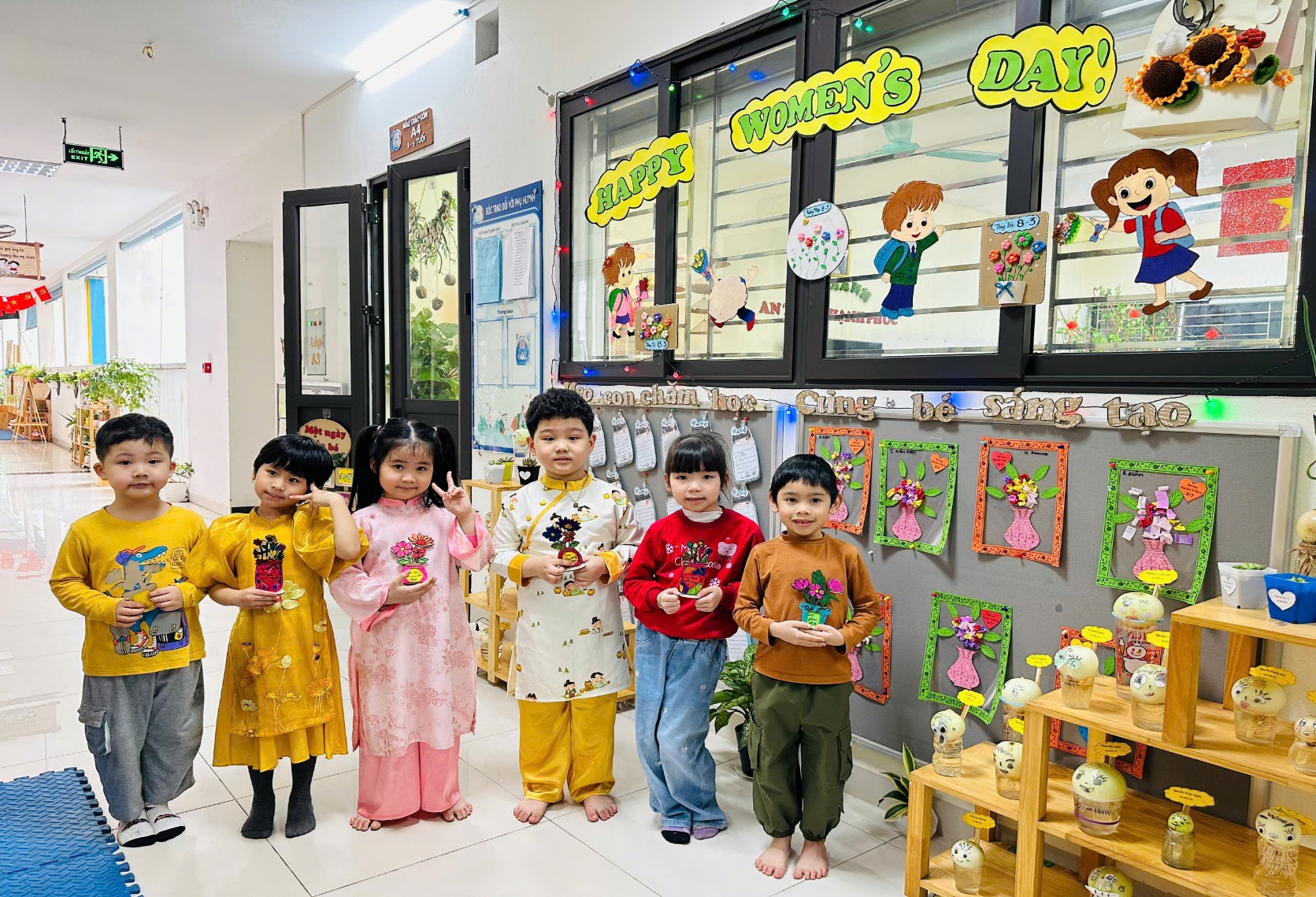 C:\Users\ADMIN\Desktop\ảnh a4. 2024-2025\ảnh 8.3 - triển lãm tranh\z6372740176382_bde6384167c7c99159171cf61bf0da8b.jpg