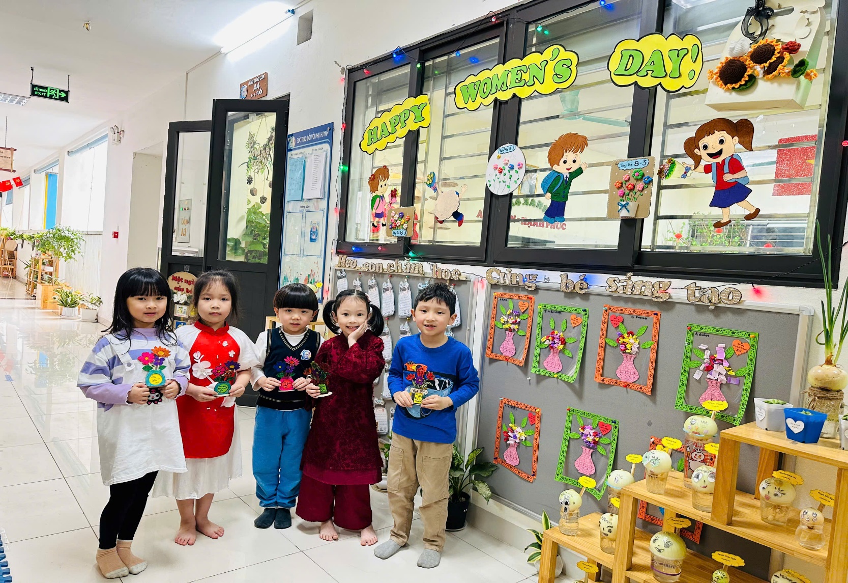 C:\Users\ADMIN\Desktop\ảnh a4. 2024-2025\ảnh 8.3 - triển lãm tranh\z6372740585375_2c044acb614a018f91ee4002df41e2ae.jpg