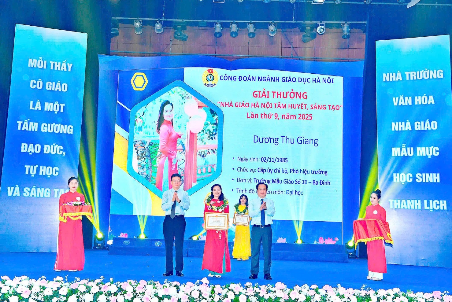 A group of people on a stage

AI-generated content may be incorrect.